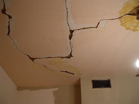 How to Repair Ceiling Cracks: Why Do They Look Like Ancient Maps?